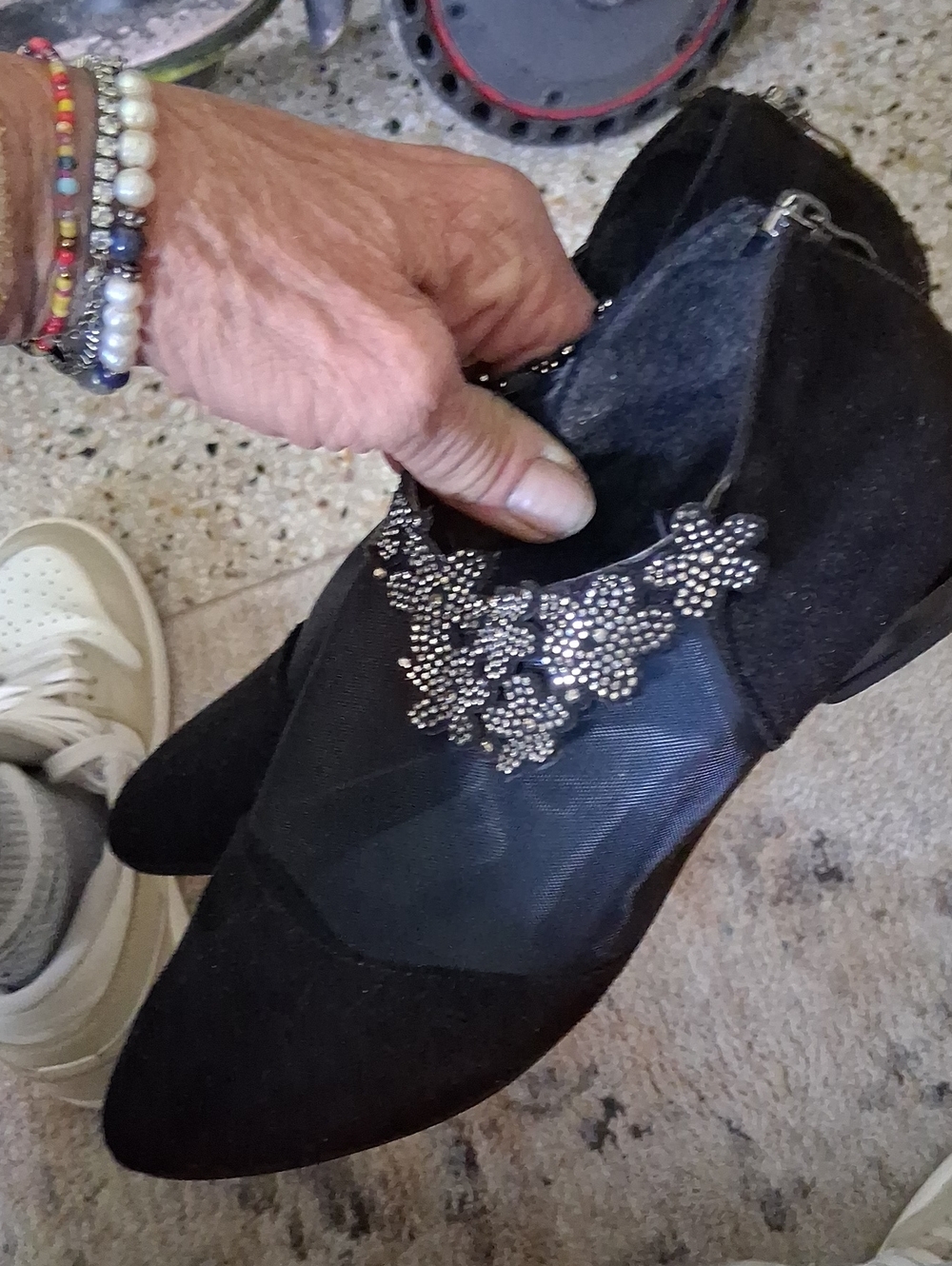 No Name Shoes - Picture 3 of 6